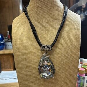 Beautiful Elegant Silver and Black Crystal Pendant Necklace